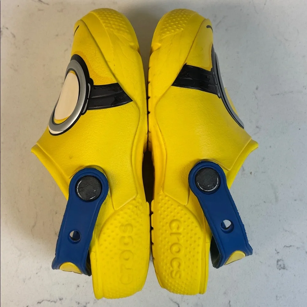 Crocs Fun Lab Minions Yellow Kids Clog Sandals with Blue Strap Size 11 - Picture 7 of 17